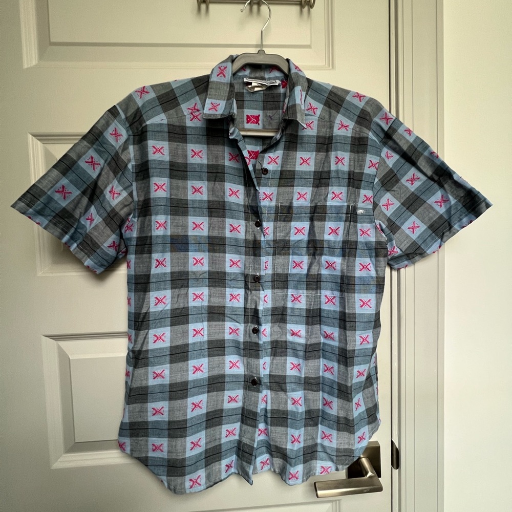 Size medium men’s vintage button up